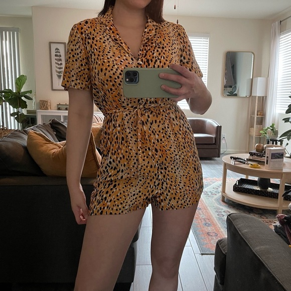 River Island| Animal Print Romper, Short Sleeve/Collard w Tie Waist•••NWT - Picture 2 of 16